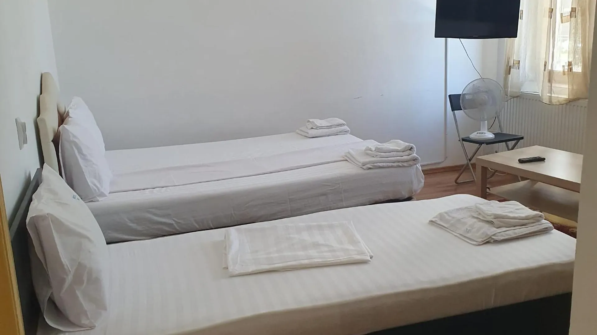 Cazare - Accommodation Bucarest 0*,  Roumanie