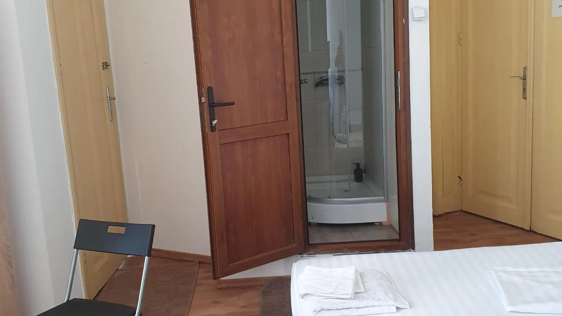 Cazare - Accommodation Bucarest Ostello